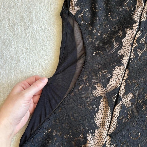 Windsor Lace Dress - Picture 4 of 6